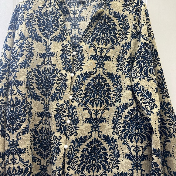 Women Blouse - Picture 2 of 8